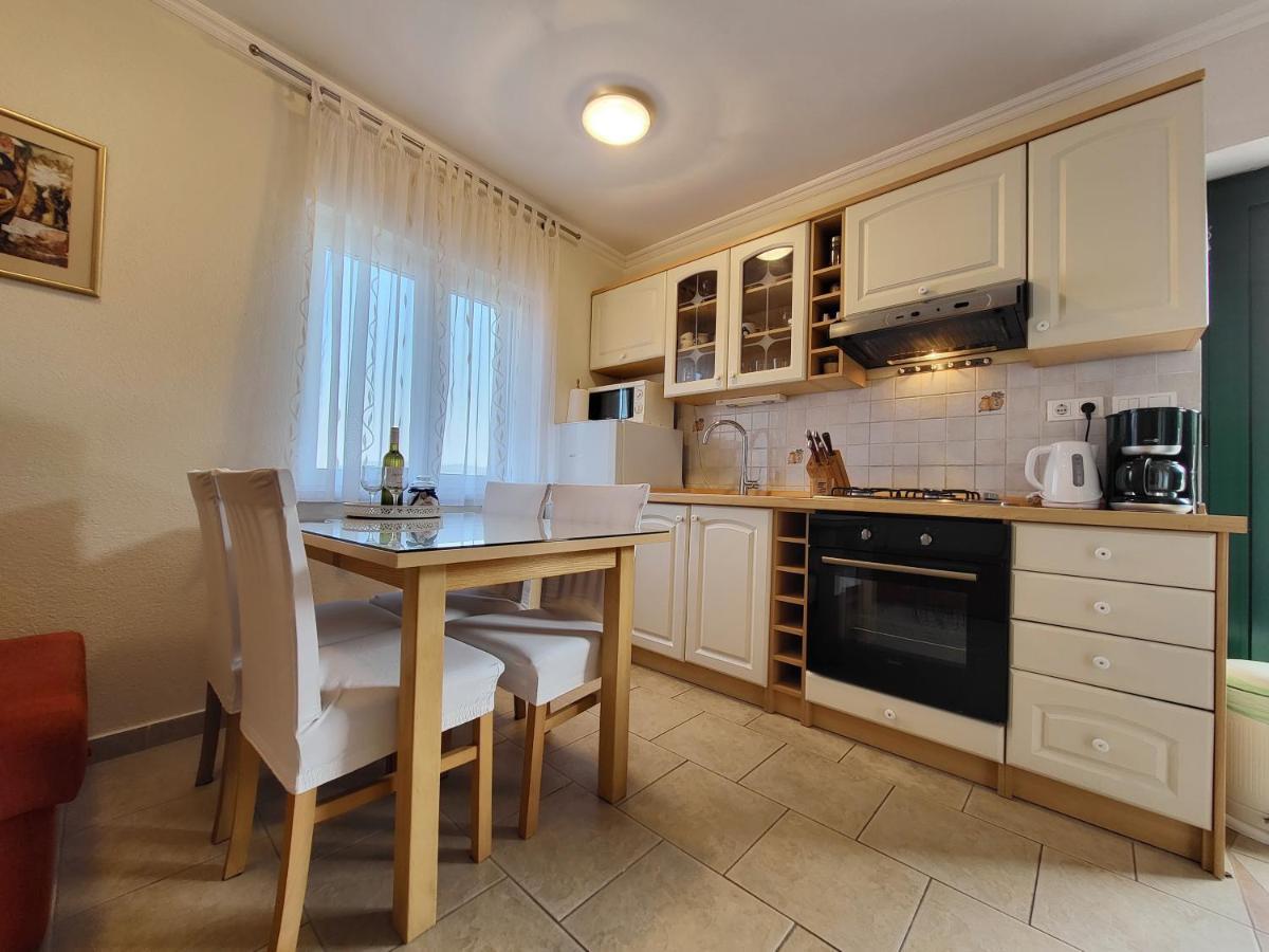 Holiday Home Duje มาลีลิช ภายนอก รูปภาพ