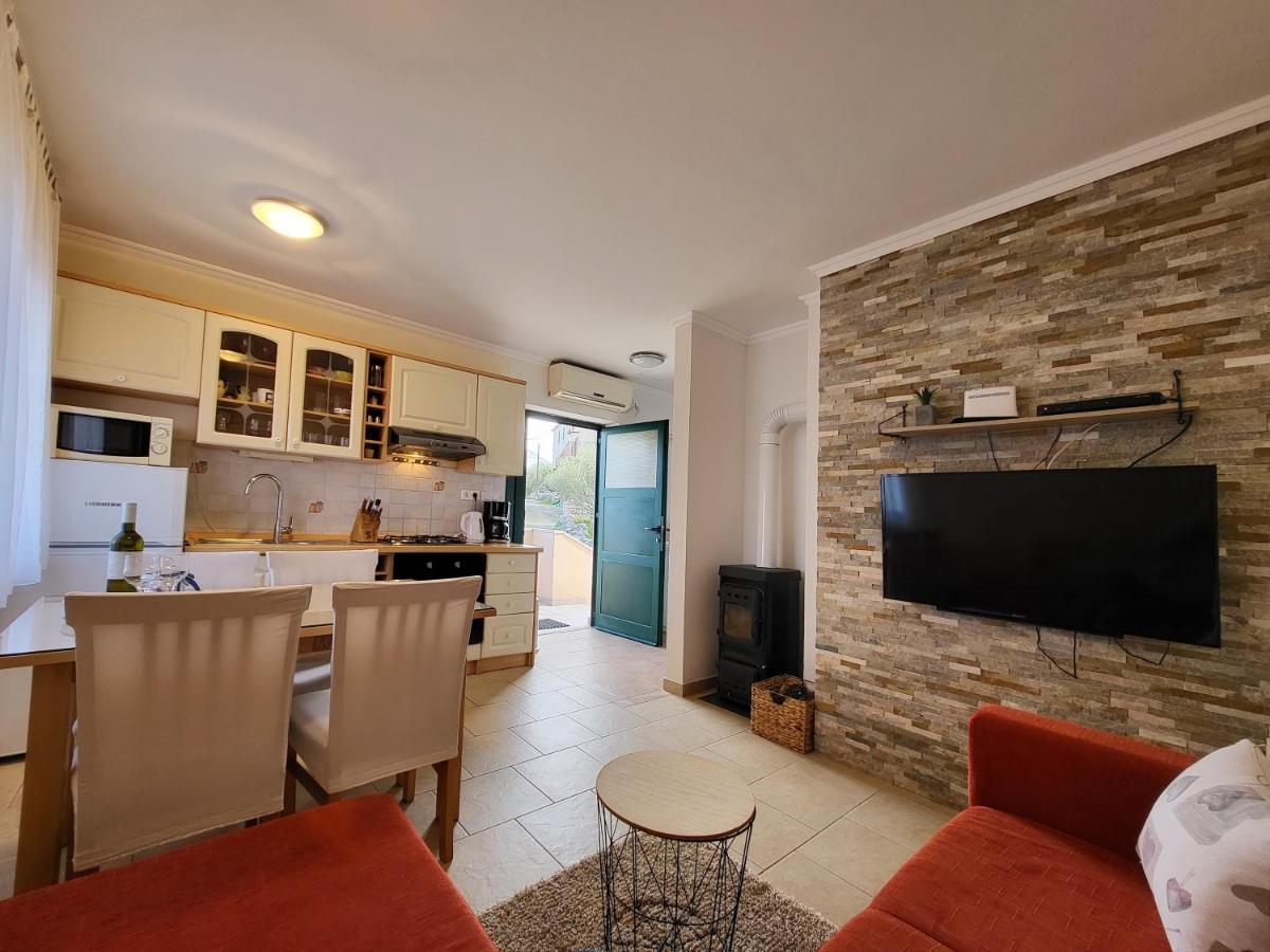 Holiday Home Duje มาลีลิช ภายนอก รูปภาพ